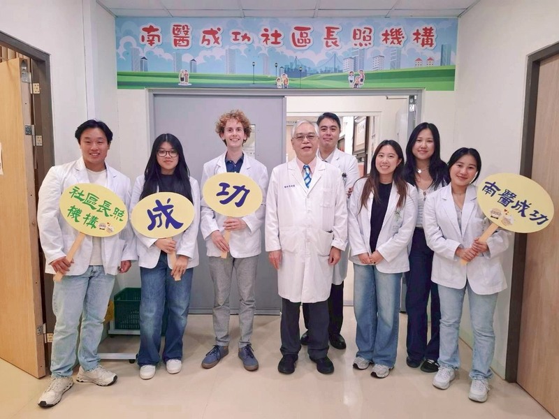 114/10/30Erasmus University Rotterdam醫學生社區訪視圖片(另開新視窗)